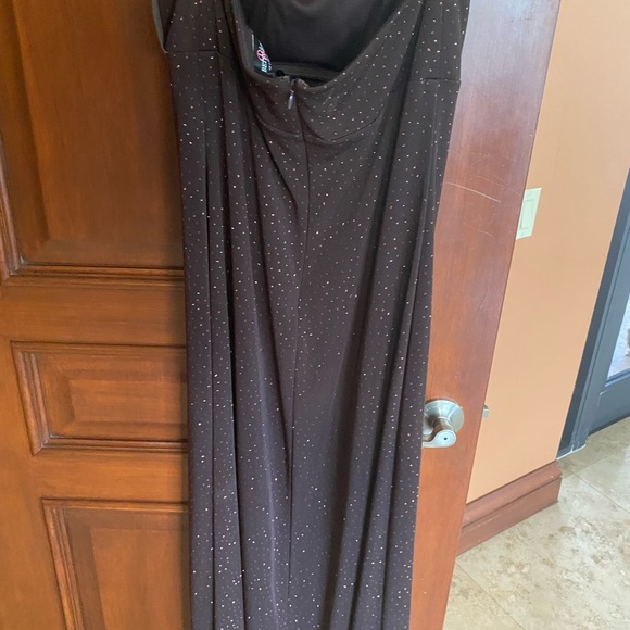 Elegant Dress.  Great Brand. Brown. - Picture 6 of 8